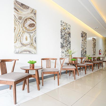 Figtree Hotel Илоило Экстерьер фото
