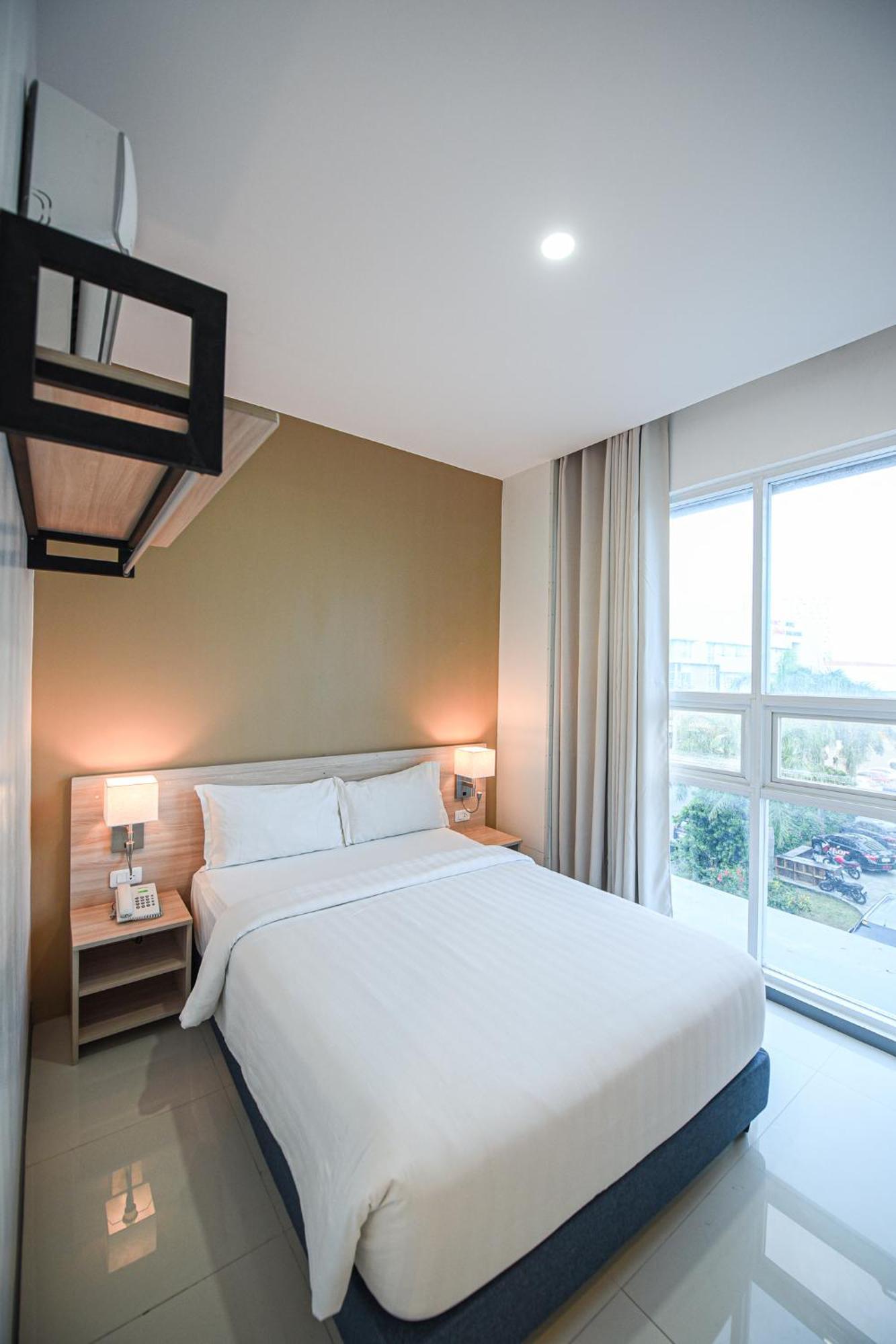 Figtree Hotel Илоило Экстерьер фото
