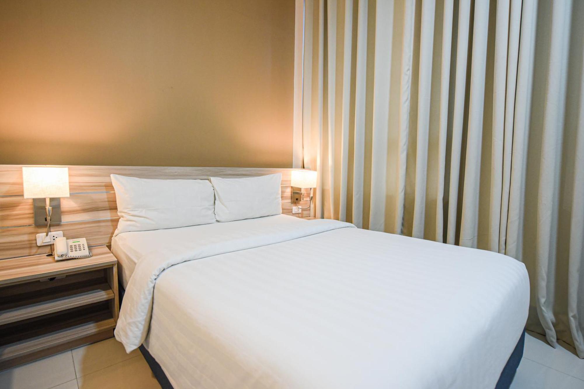 Figtree Hotel Илоило Экстерьер фото